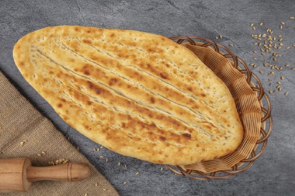 Bajra Roti Protein: A Nutritional Powerhouse for Health A plate of bajra roti with healthy accompaniments showcasing its protein-rich composition and nutritional value.